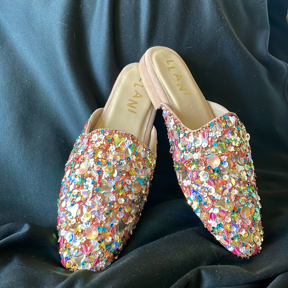 Brand new Llani confetti peach slides!